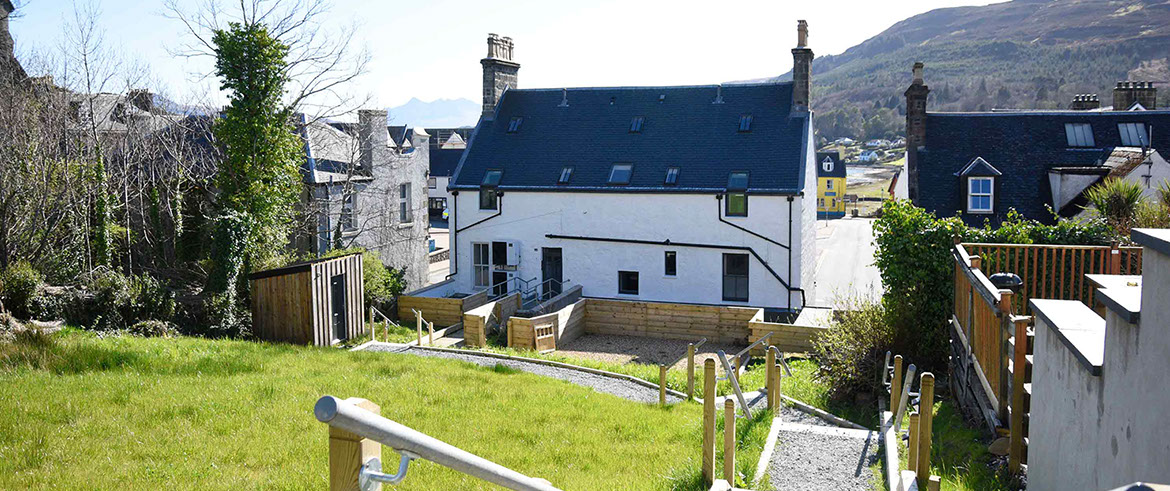 Somerled House Suites Portree accommodation contains a private entrance with parking