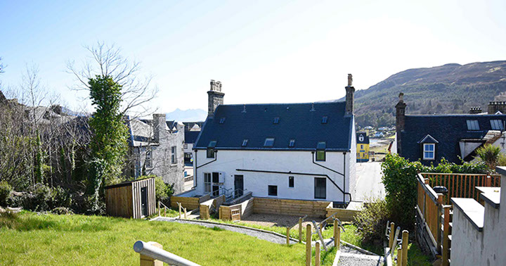 Somerled House Suites Portree accommodation contains a private entrance with parking