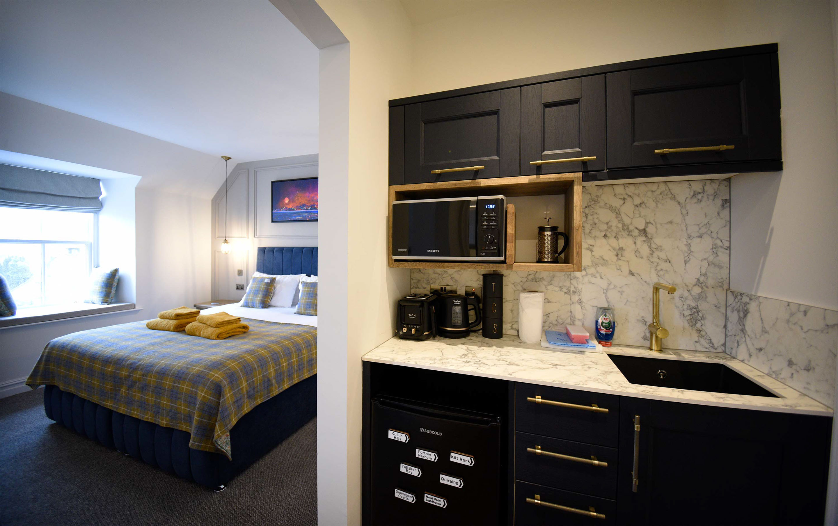 Enjoy stunning sea views and seating areas at Taransay House Luxury Bed and Breakfast in Portree