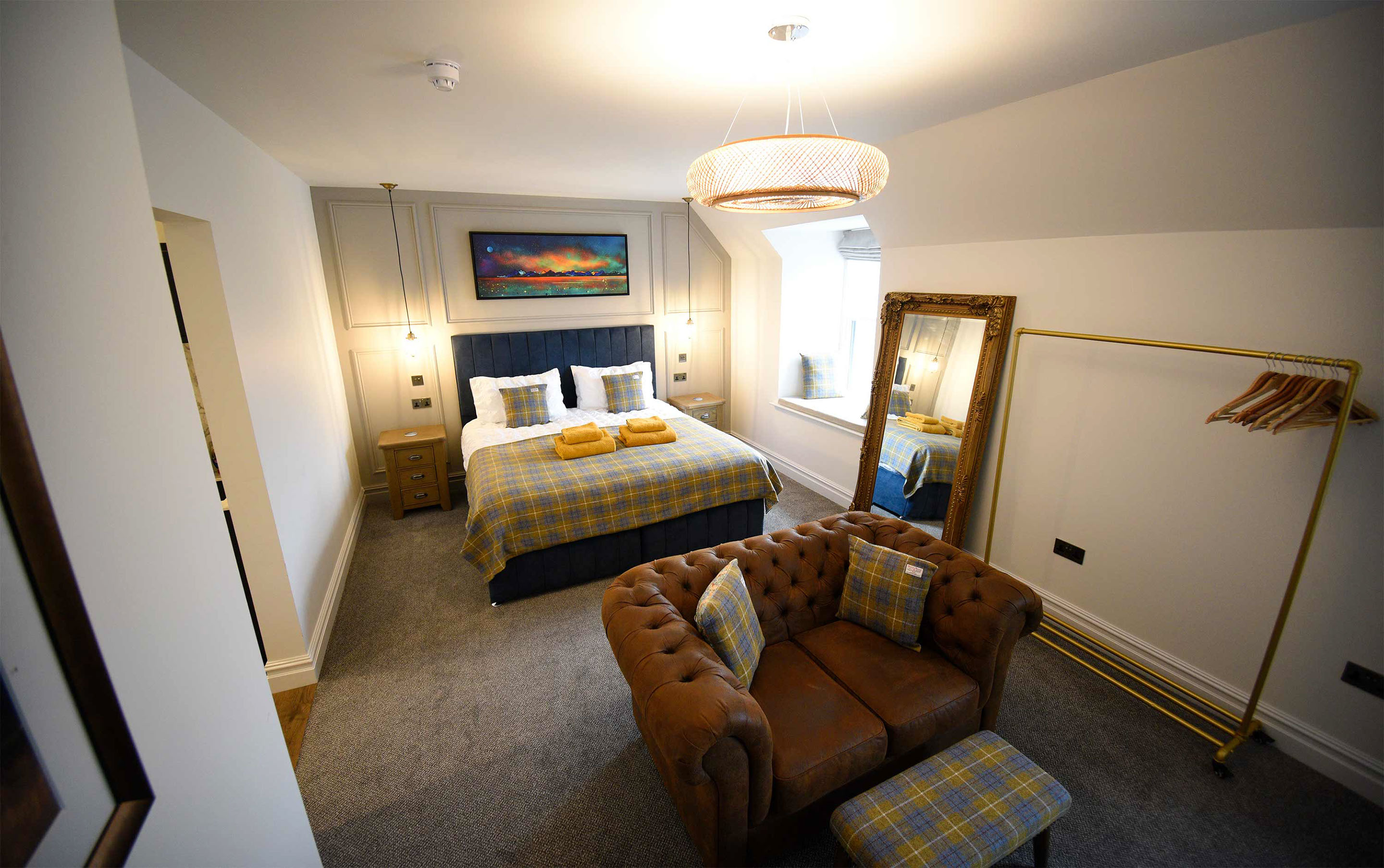 Taransay House Luxury Bed and breakfast contains a spacious restaurant with fresh seafood and great Scottish Cuisine